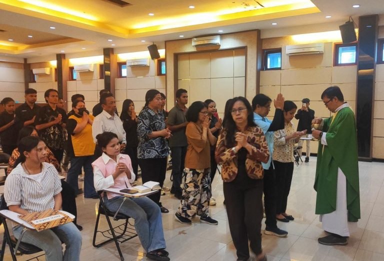 Ukwk Misa Jumat Pertama di Unika Widya Karya - UKWK